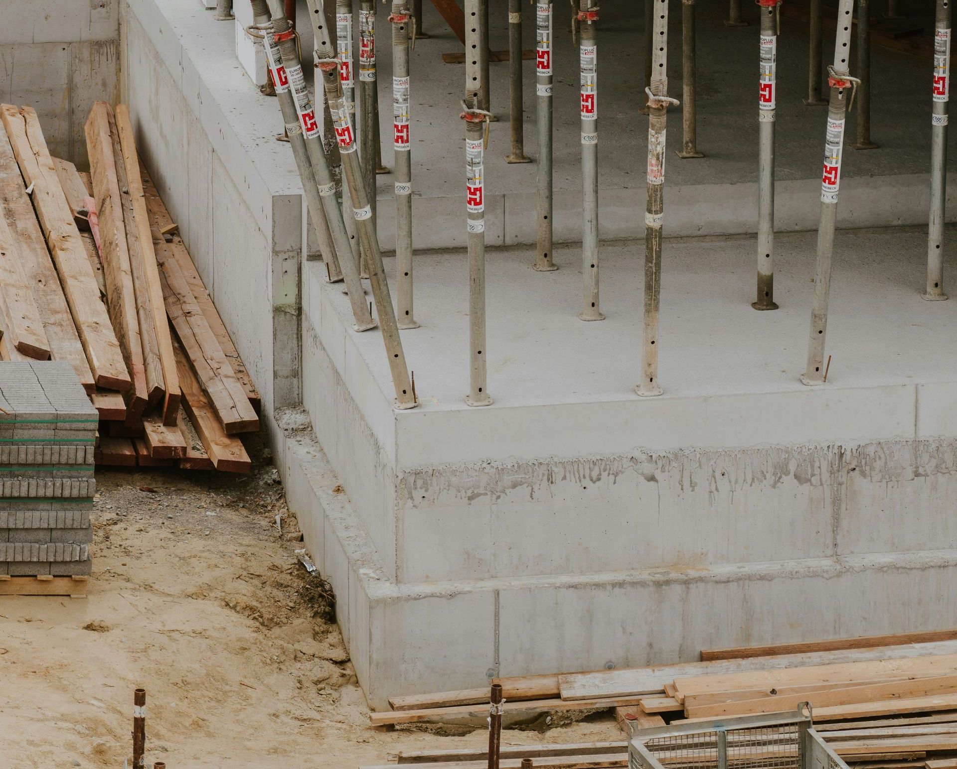 a building under construction with lots of wooden beams